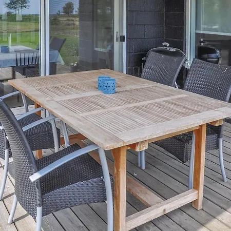 Three-bedroom Holiday In 펜션