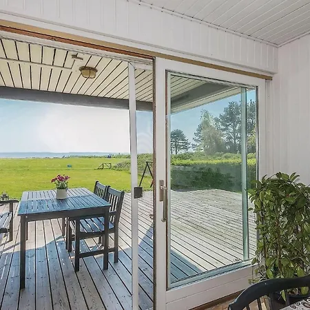 펜션 Three-bedroom Holiday In