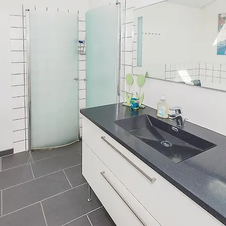 Three-bedroom Holiday In 펜션 *