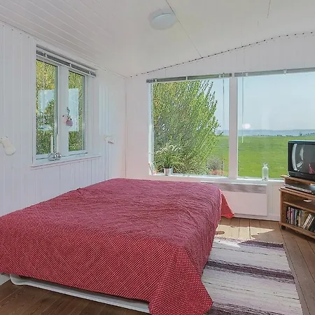 Three-bedroom Holiday In 펜션 *