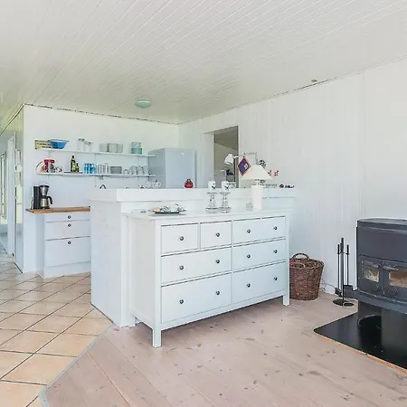 Three-bedroom Holiday In * Hesselager